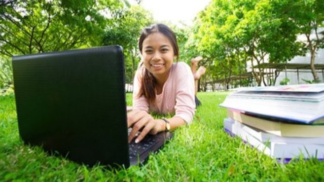 summer school - student with laptop in a park